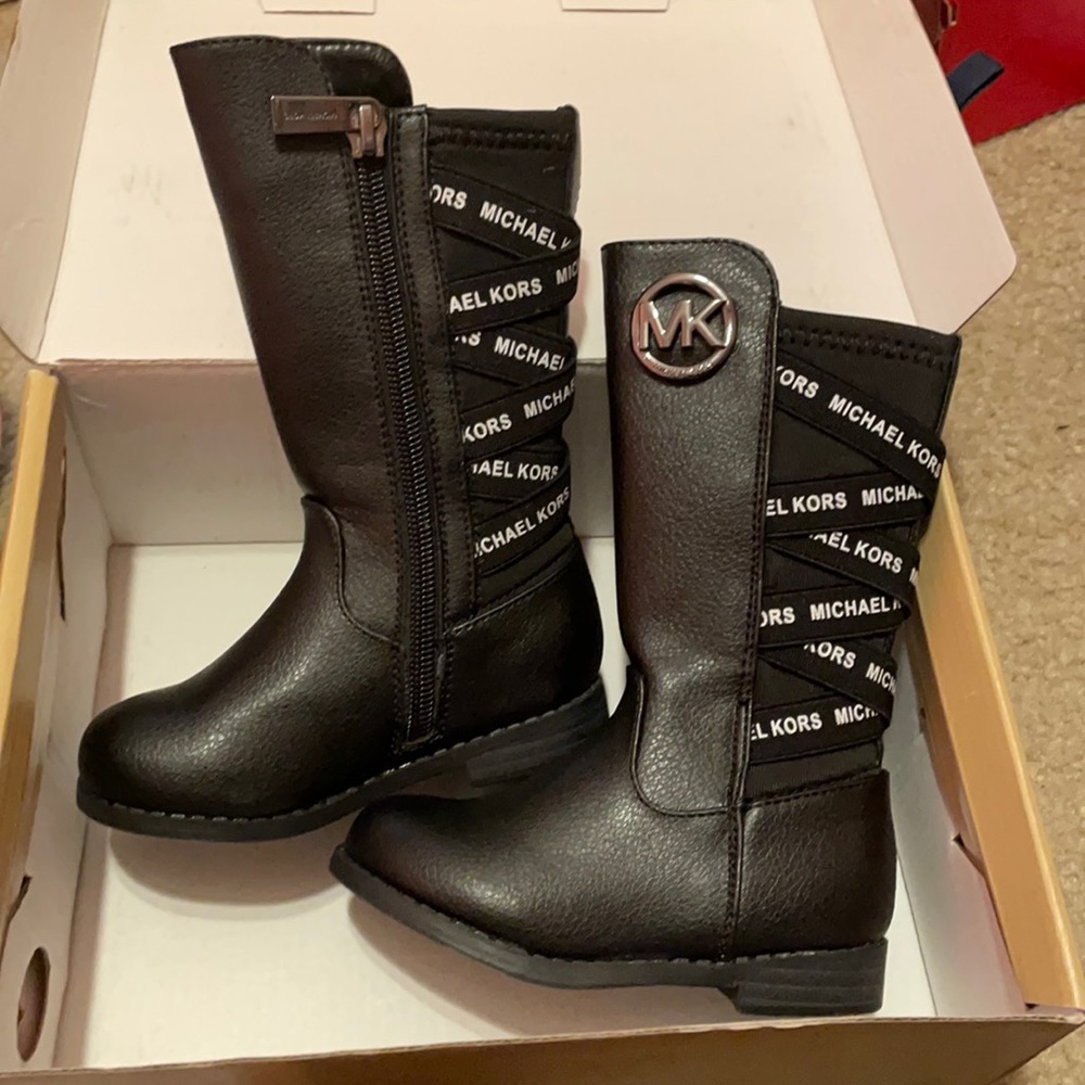 Michael kors girl boots